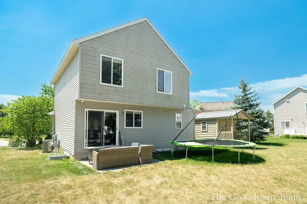 3967 E Deblaay Drive SE Kentwood City MI 49512
