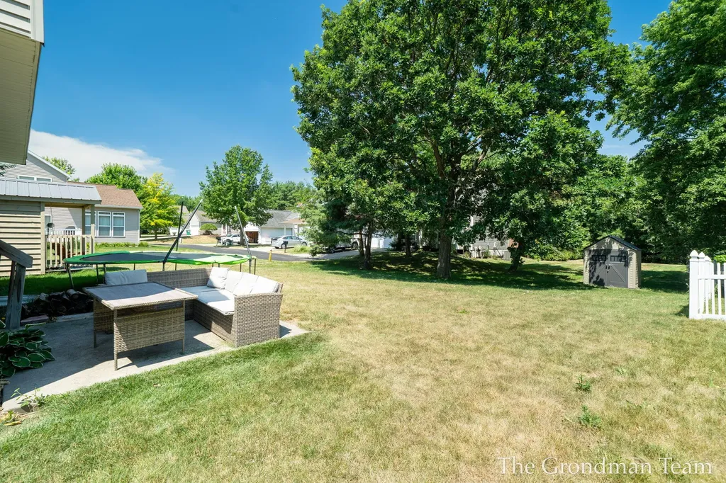 3967 E Deblaay Drive SE Kentwood City MI 49512