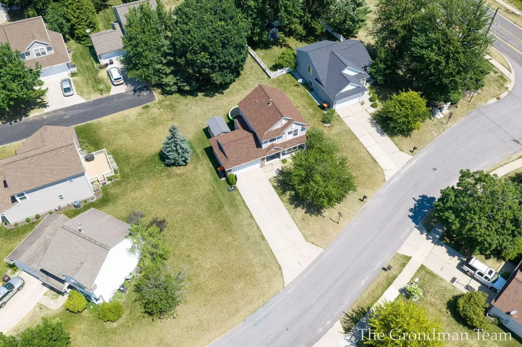 3967 E Deblaay Drive SE Kentwood City MI 49512