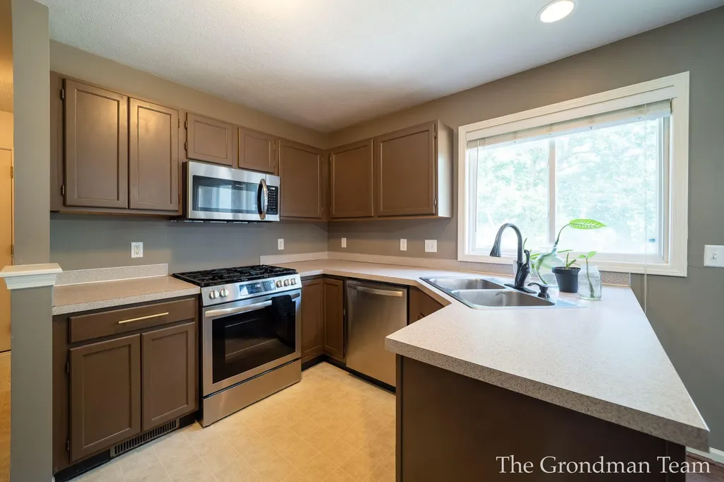 3967 E Deblaay Drive SE Kentwood City MI 49512