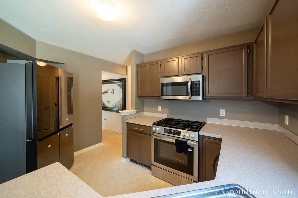 3967 E Deblaay Drive SE Kentwood City MI 49512