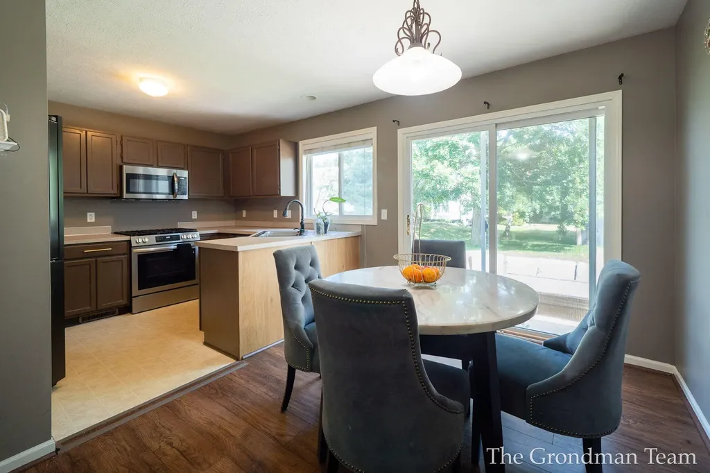3967 E Deblaay Drive SE Kentwood City MI 49512