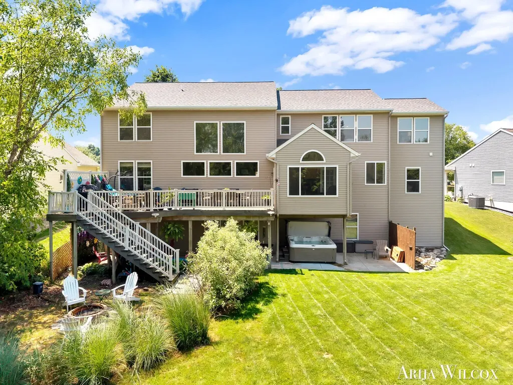 974 Dogwood Meadows Drive SE Ada Township MI 49301