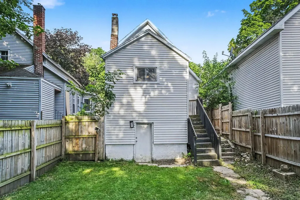 570 Valley Avenue NW Grand Rapids City MI 49504