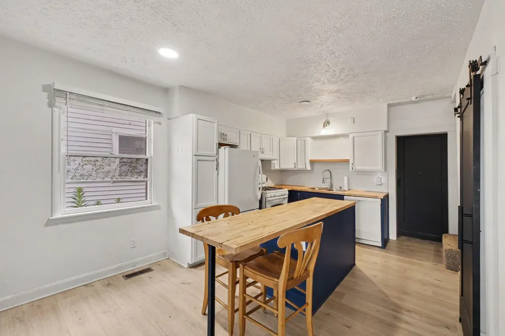 570 Valley Avenue NW Grand Rapids City MI 49504