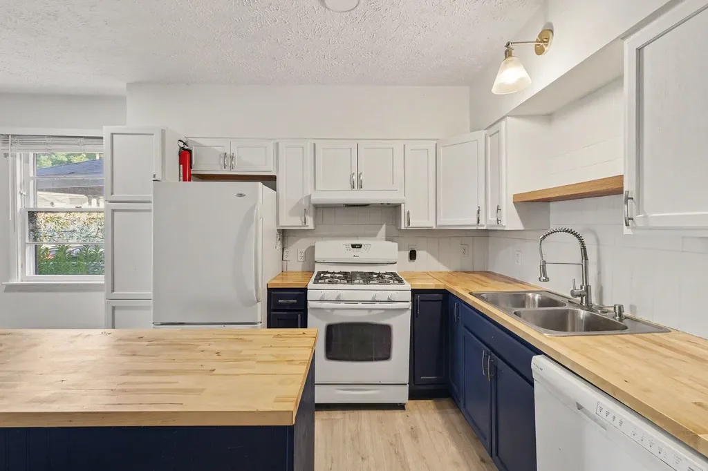 570 Valley Avenue NW Grand Rapids City MI 49504