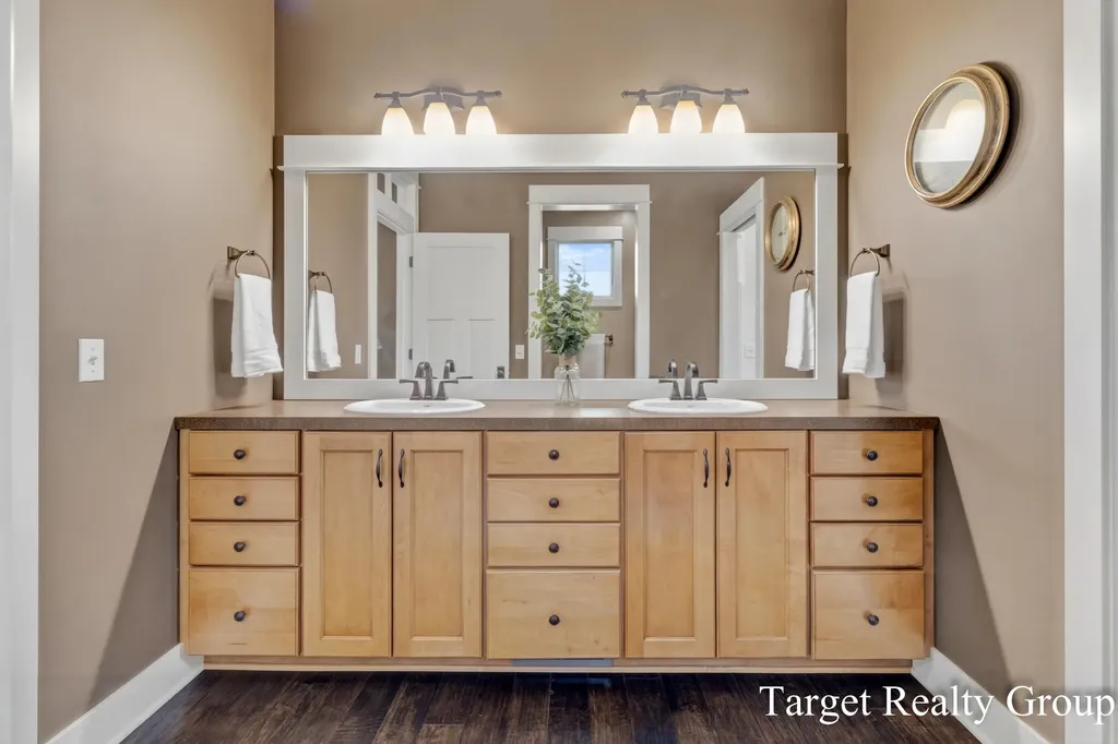 1705 N Bay Drive Georgetown Charter Township MI 49426