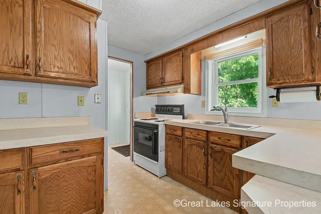 618 E Benton Street Greenville City MI 48838