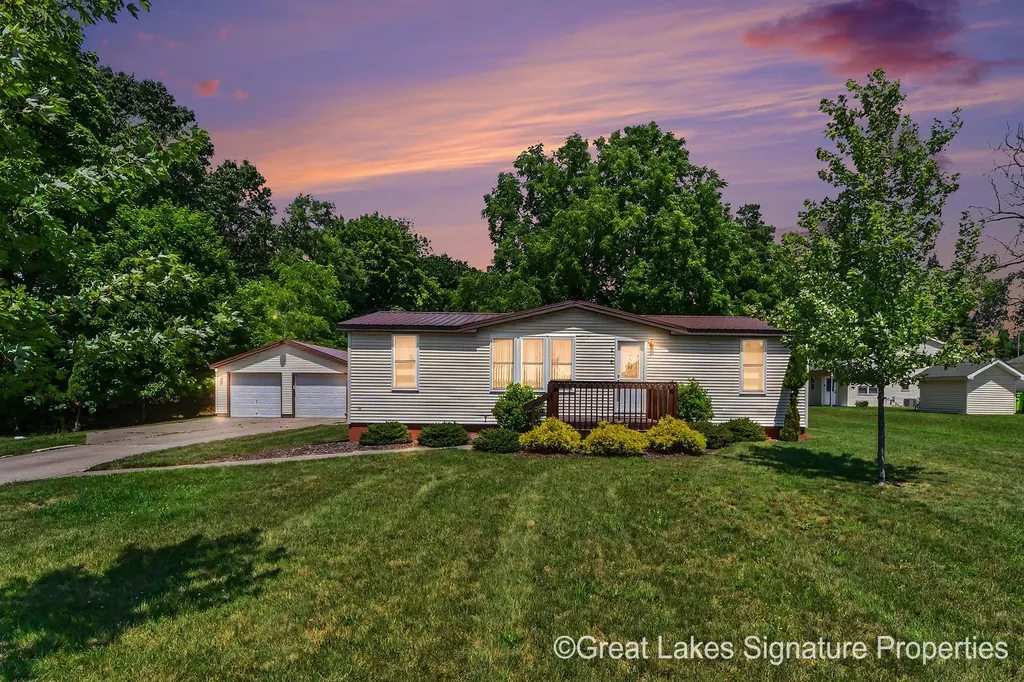 618 E Benton Street Greenville City MI 48838