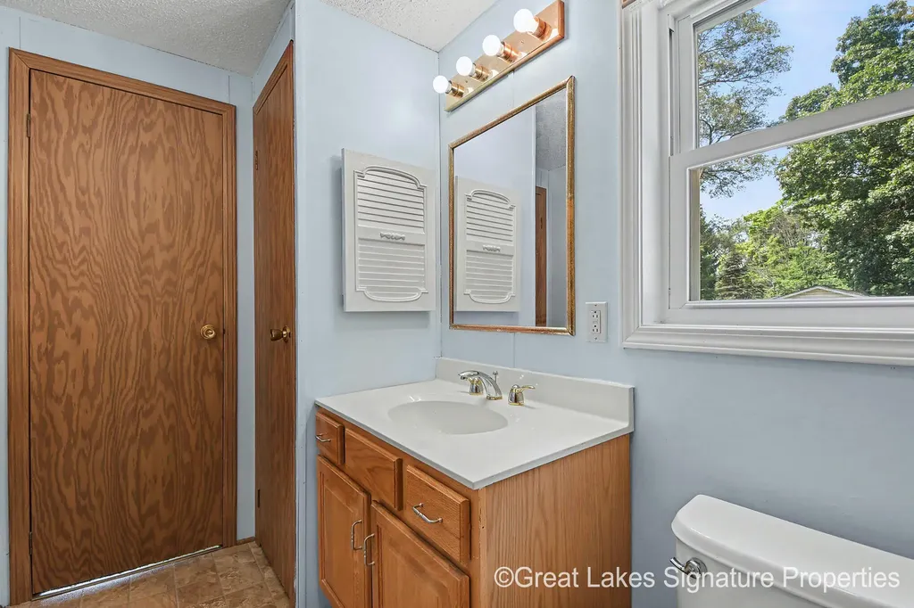 618 E Benton Street Greenville City MI 48838
