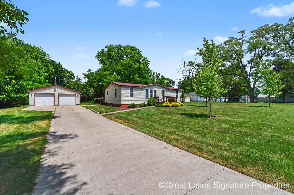618 E Benton Street Greenville City MI 48838