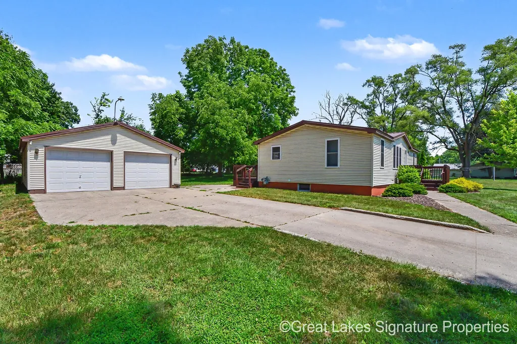 618 E Benton Street Greenville City MI 48838