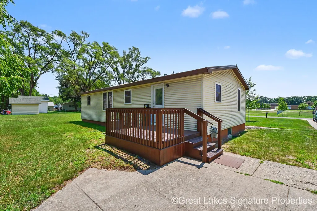 618 E Benton Street Greenville City MI 48838