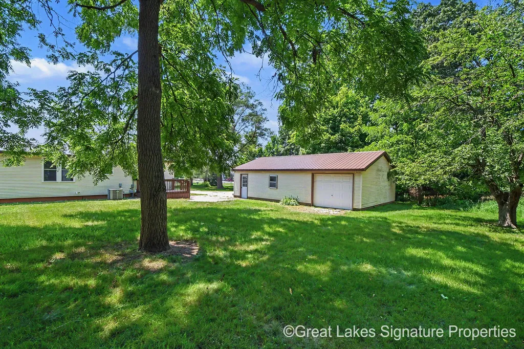618 E Benton Street Greenville City MI 48838