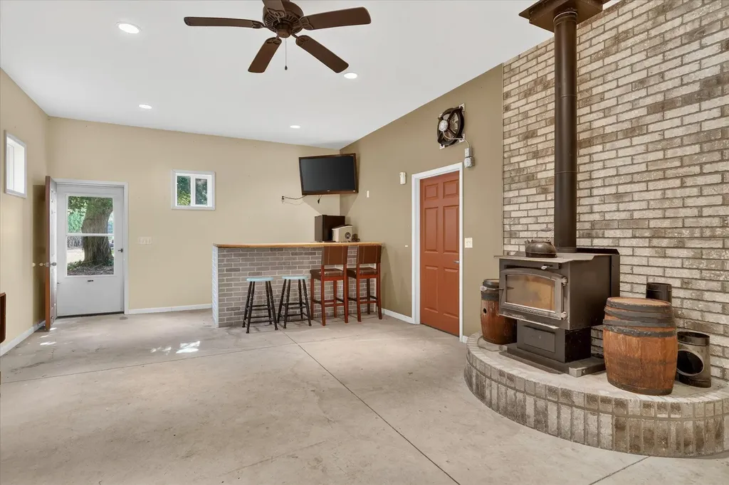 7489 Tiffany Avenue NE Cannon Township MI 49341