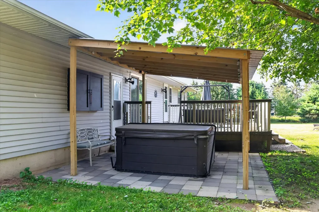 7489 Tiffany Avenue NE Cannon Township MI 49341