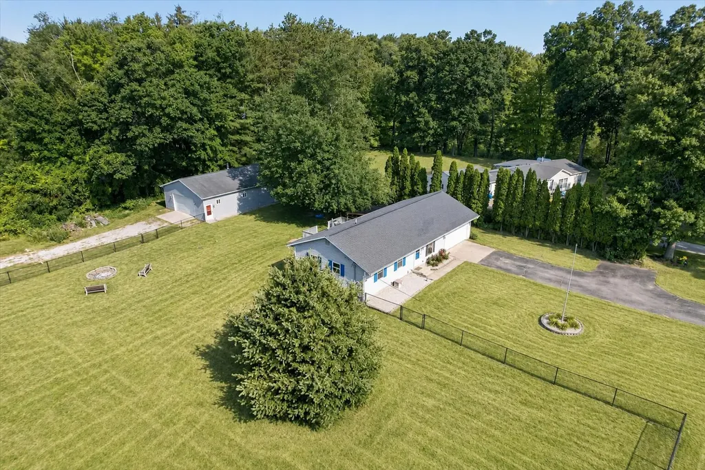 7489 Tiffany Avenue NE Cannon Township MI 49341