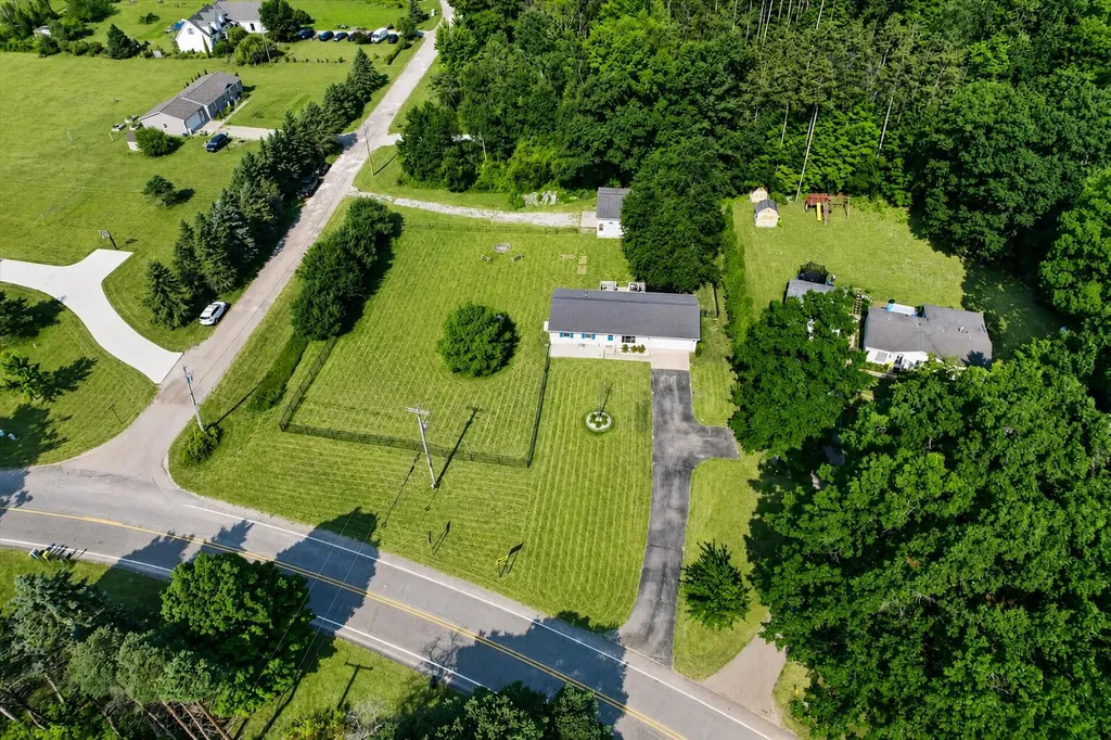 7489 Tiffany Avenue NE Cannon Township MI 49341
