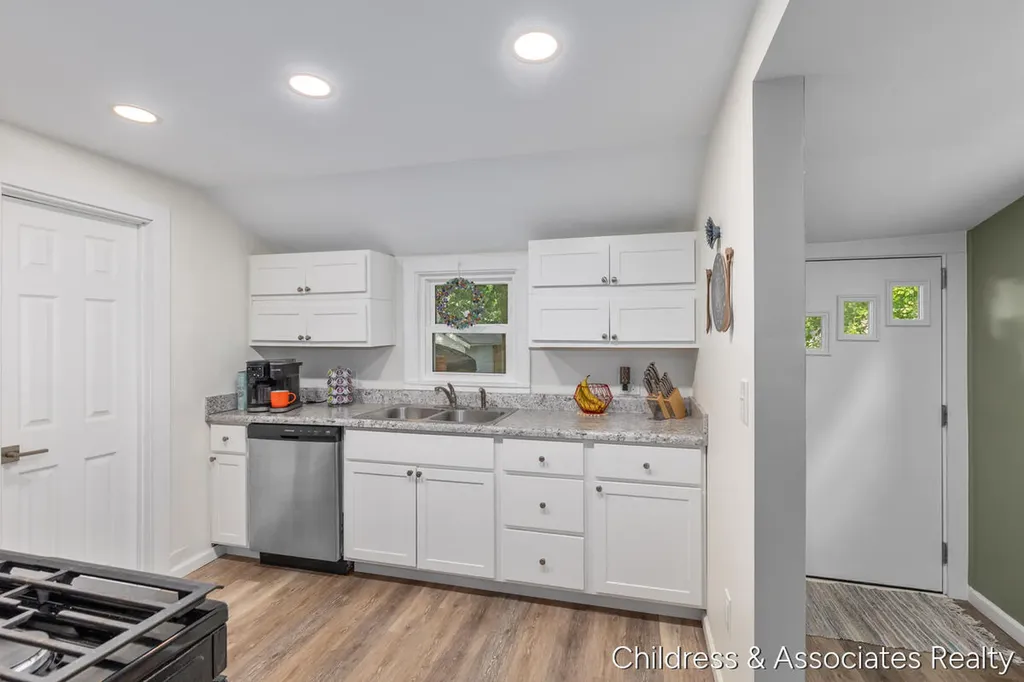 1108 Widdicomb Avenue NW Grand Rapids City MI 49504