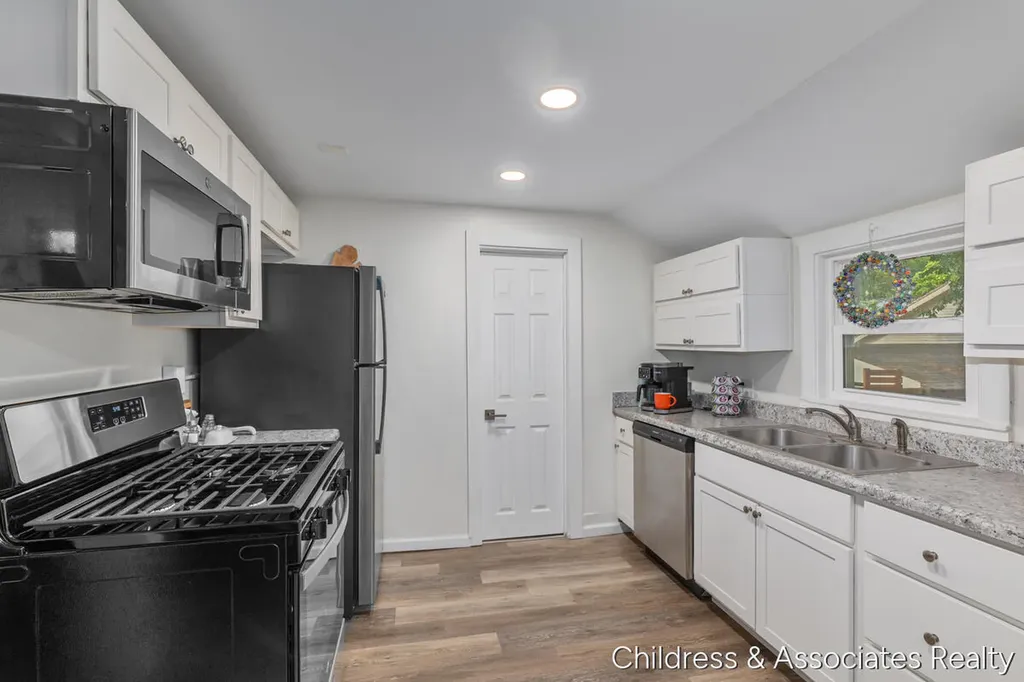 1108 Widdicomb Avenue NW Grand Rapids City MI 49504