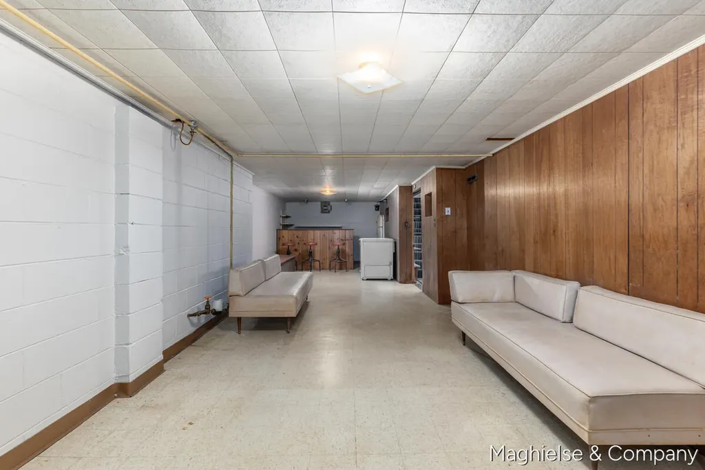 4431 Burgis Avenue SE Kentwood City MI 49508