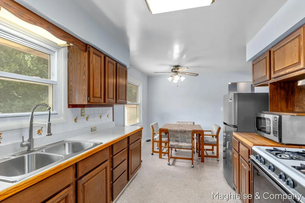 4431 Burgis Avenue SE Kentwood City MI 49508