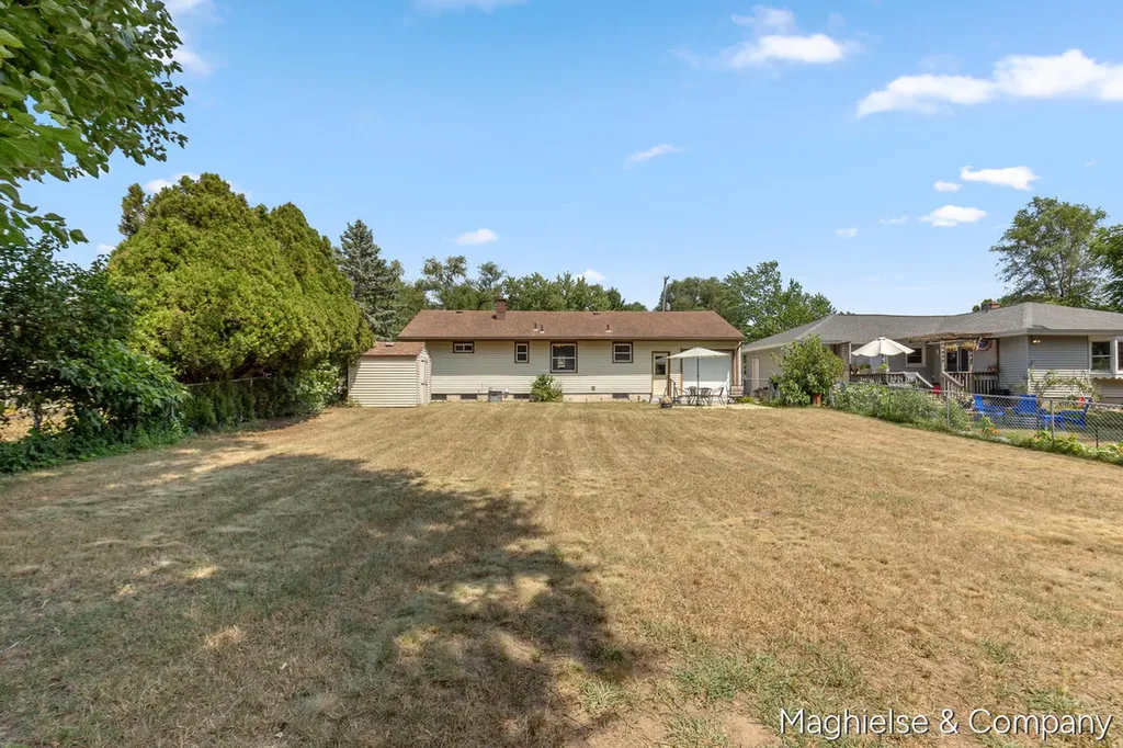 4431 Burgis Avenue SE Kentwood City MI 49508