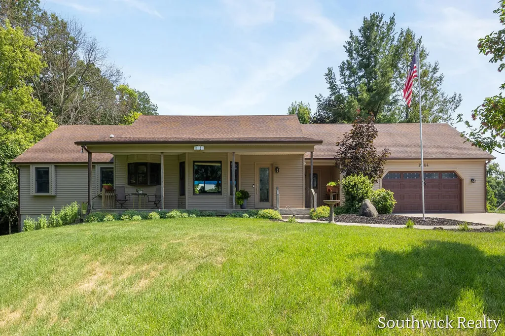 2484 Shadow Lake Court NE Grand Rapids Charter Township MI 49505