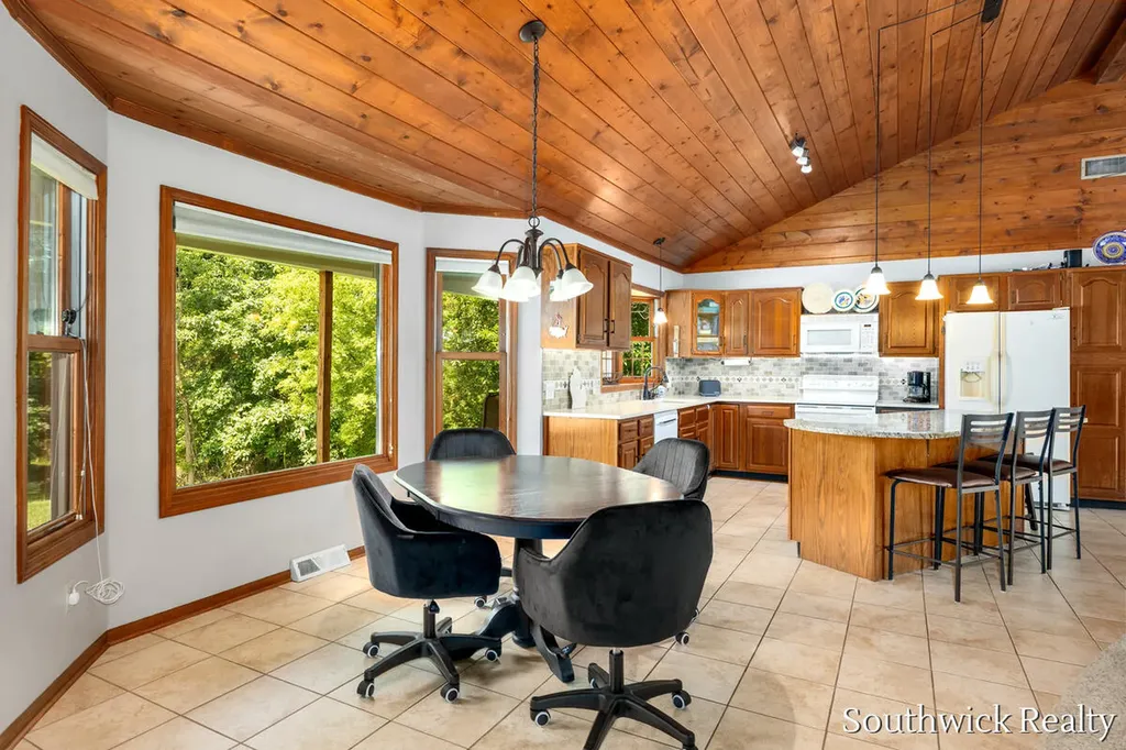 2484 Shadow Lake Court NE Grand Rapids Charter Township MI 49505