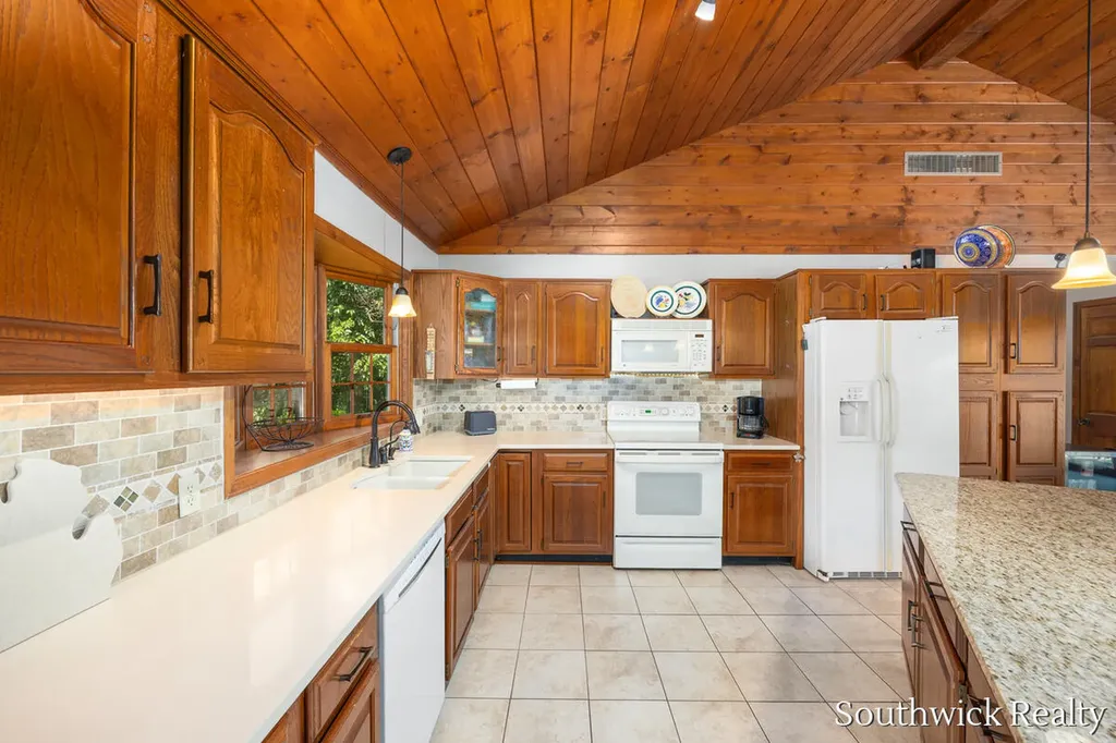 2484 Shadow Lake Court NE Grand Rapids Charter Township MI 49505