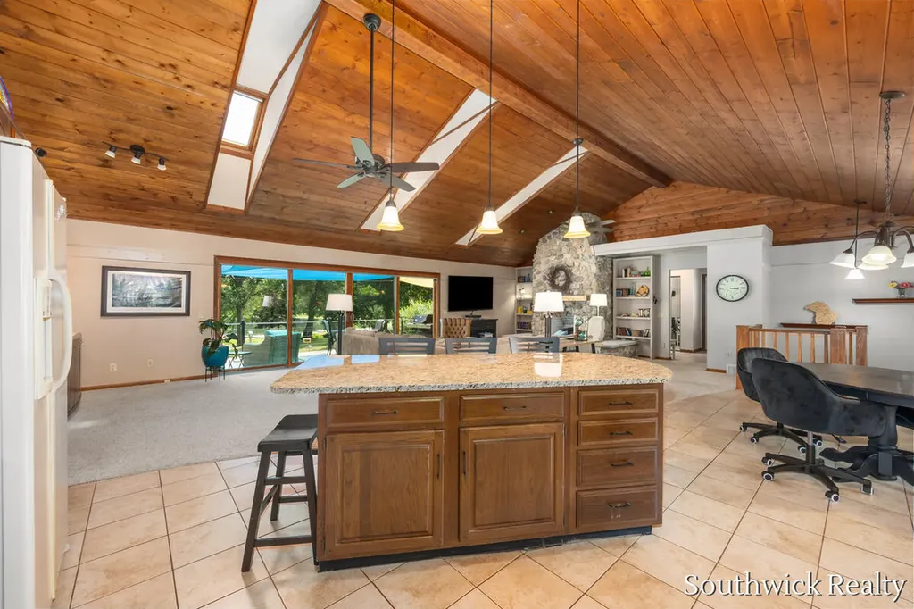 2484 Shadow Lake Court NE Grand Rapids Charter Township MI 49505