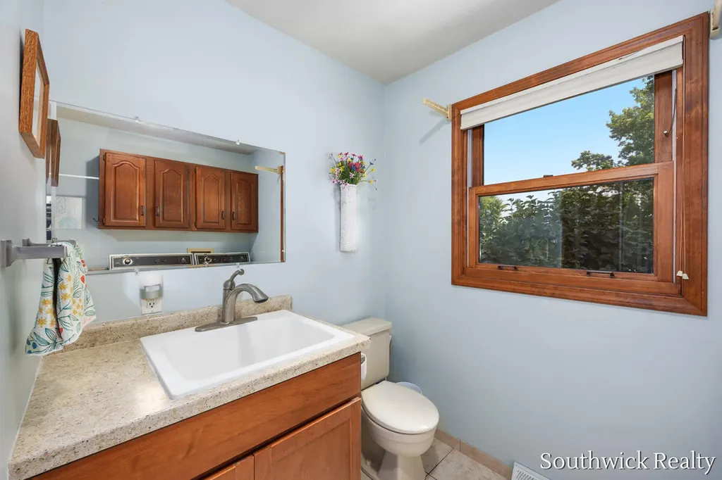 2484 Shadow Lake Court NE Grand Rapids Charter Township MI 49505