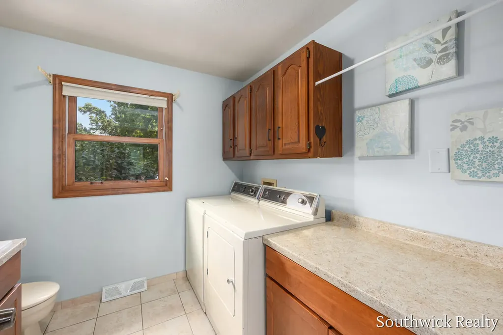 2484 Shadow Lake Court NE Grand Rapids Charter Township MI 49505