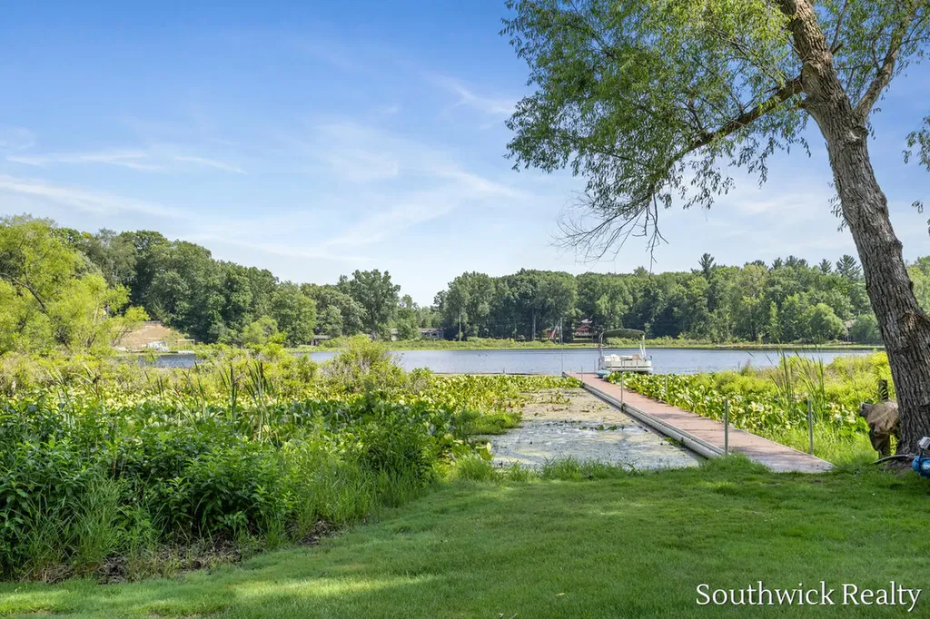 2484 Shadow Lake Court NE Grand Rapids Charter Township MI 49505