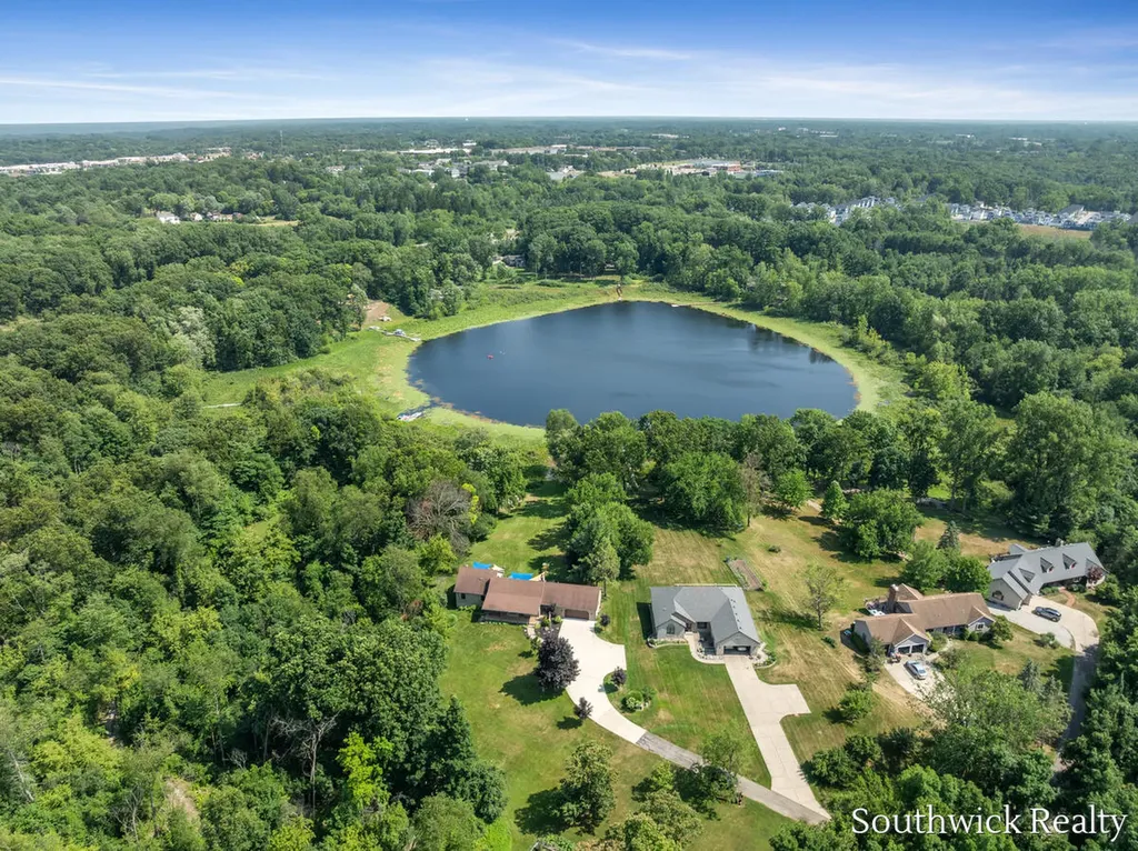 2484 Shadow Lake Court NE Grand Rapids Charter Township MI 49505