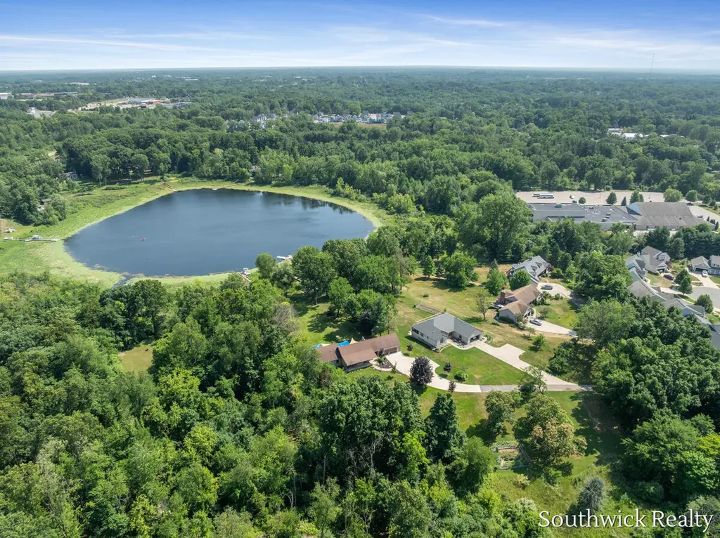 2484 Shadow Lake Court NE Grand Rapids Charter Township MI 49505