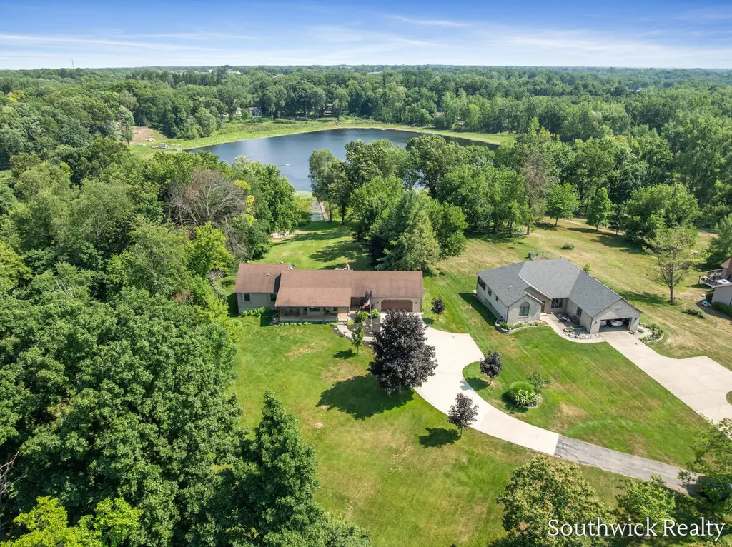 2484 Shadow Lake Court NE Grand Rapids Charter Township MI 49505