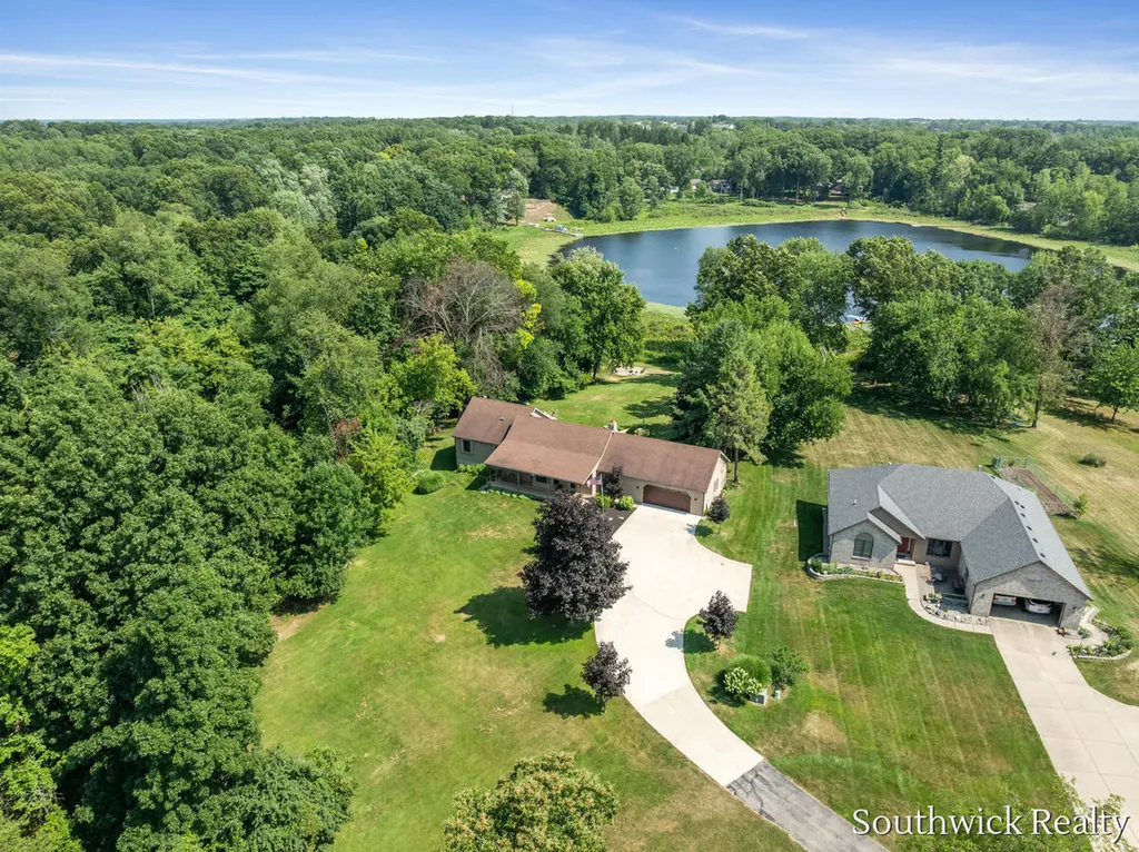 2484 Shadow Lake Court NE Grand Rapids Charter Township MI 49505