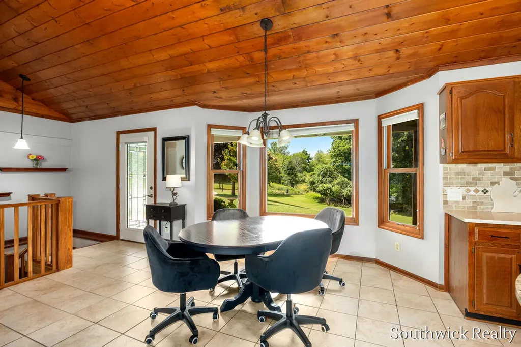 2484 Shadow Lake Court NE Grand Rapids Charter Township MI 49505