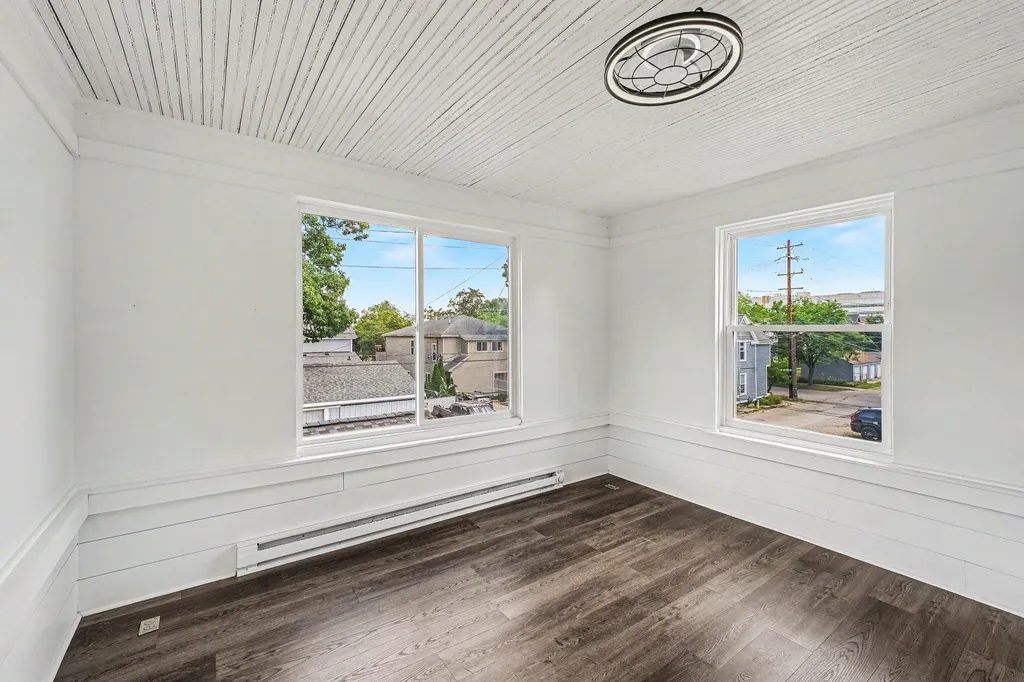 614 Fairview Avenue NE Grand Rapids City MI 49503
