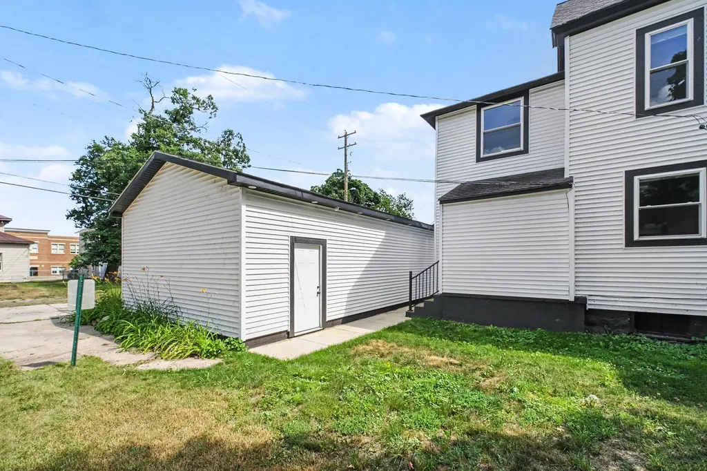 614 Fairview Avenue NE Grand Rapids City MI 49503