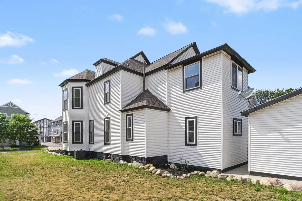 614 Fairview Avenue NE Grand Rapids City MI 49503