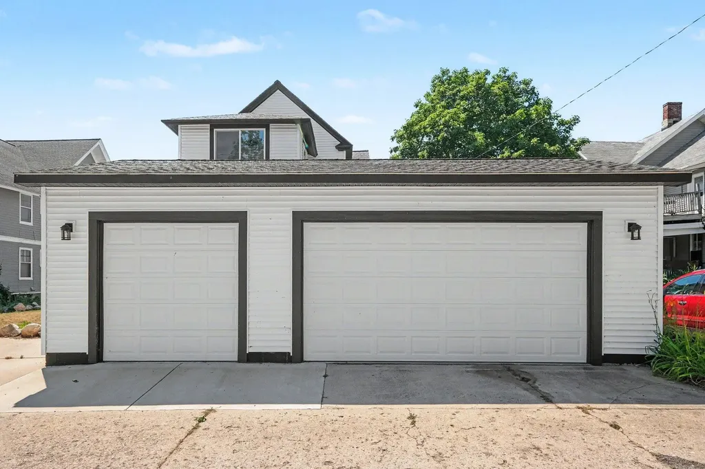 614 Fairview Avenue NE Grand Rapids City MI 49503