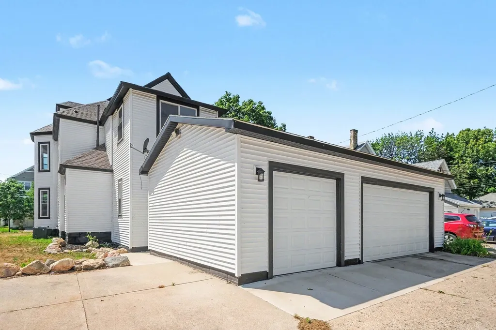 614 Fairview Avenue NE Grand Rapids City MI 49503