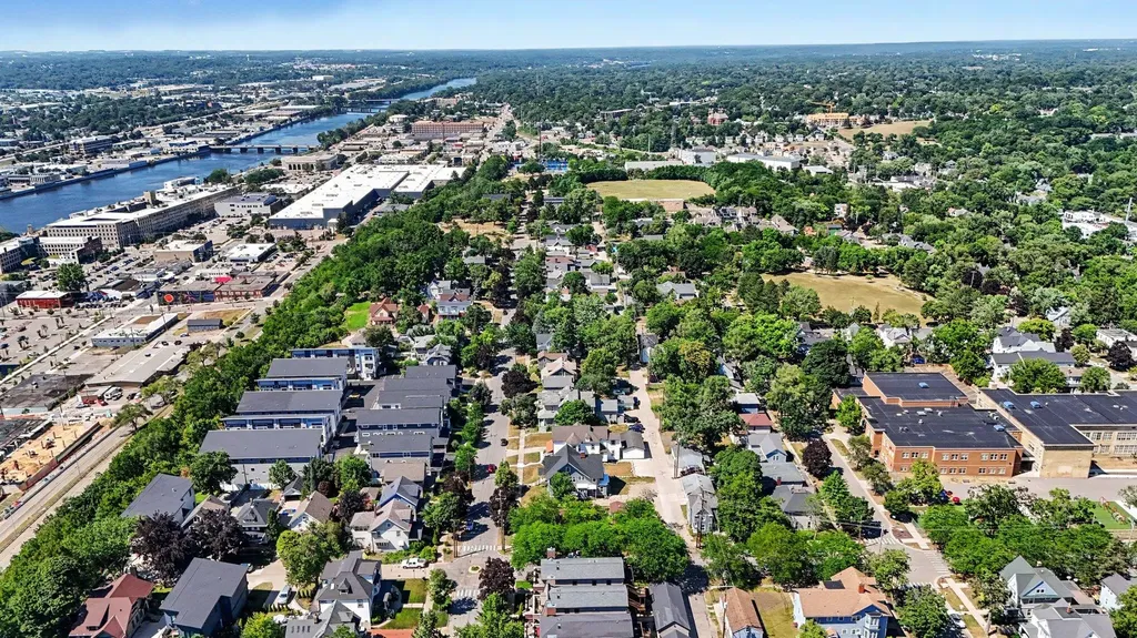 614 Fairview Avenue NE Grand Rapids City MI 49503