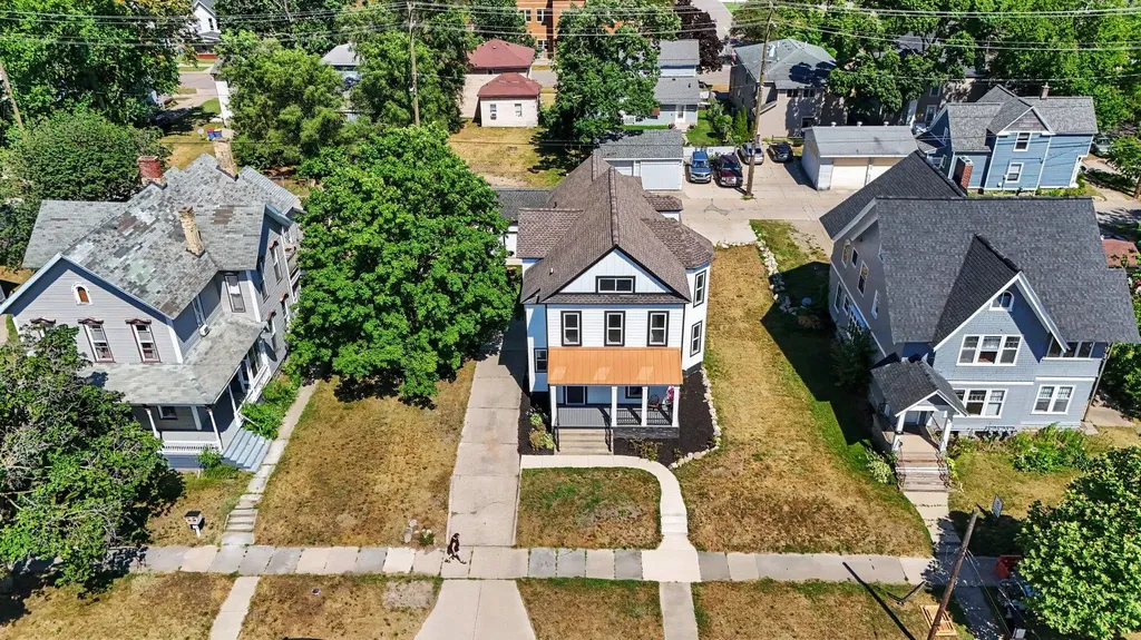 614 Fairview Avenue NE Grand Rapids City MI 49503