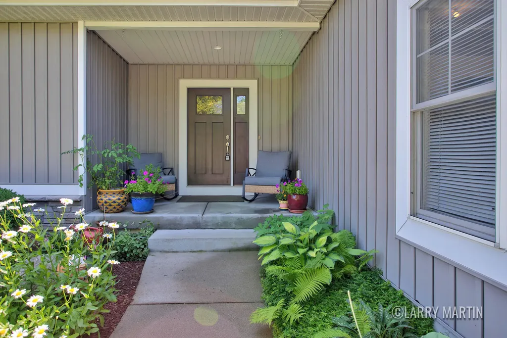 5982 Canal Avenue SW Wyoming City MI 49418