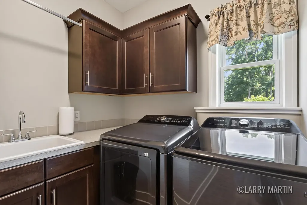 5982 Canal Avenue SW Wyoming City MI 49418