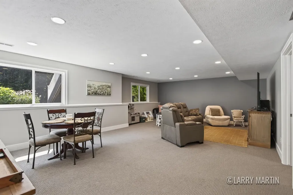 5982 Canal Avenue SW Wyoming City MI 49418