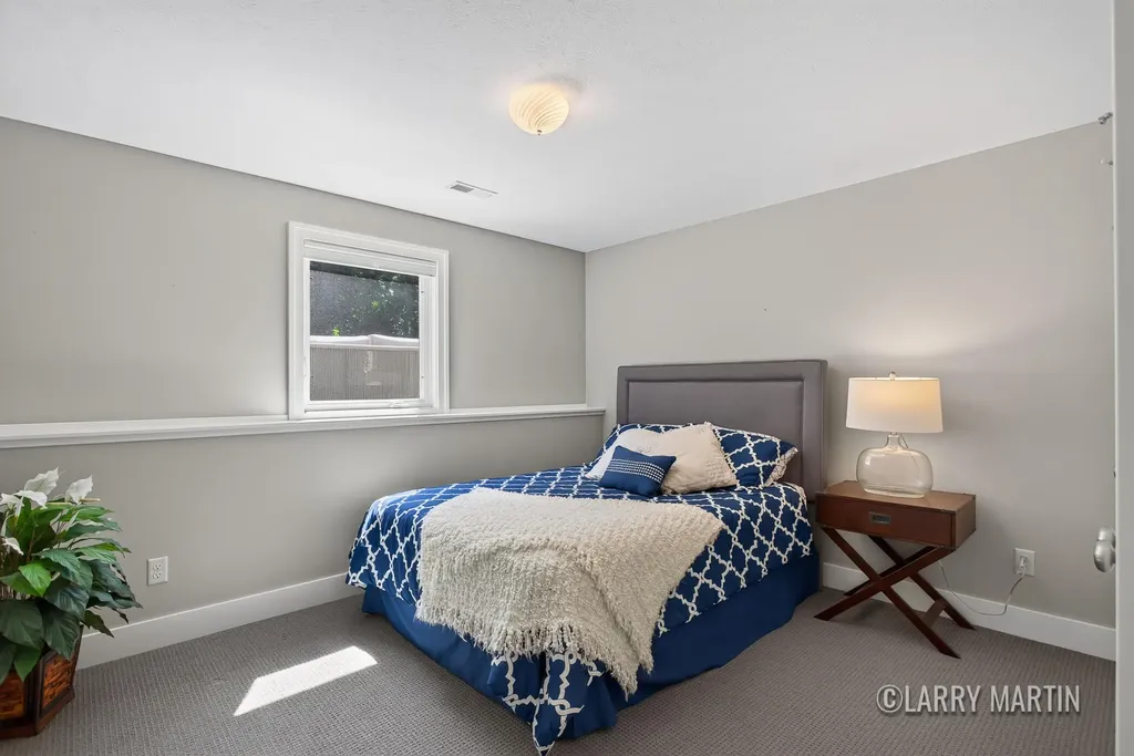 5982 Canal Avenue SW Wyoming City MI 49418